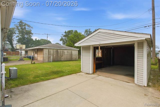 6579 N Highland Street, Dearborn Heights, MI 48127