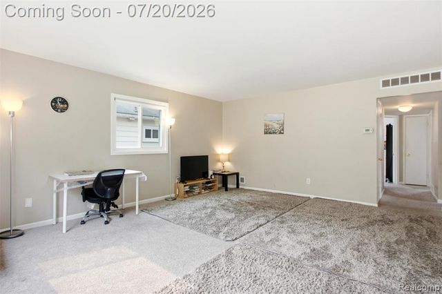 6579 N Highland Street, Dearborn Heights, MI 48127