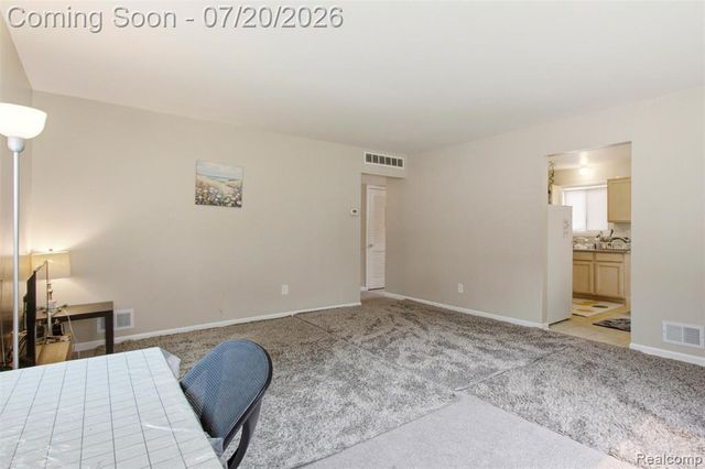 6579 N Highland Street, Dearborn Heights, MI 48127