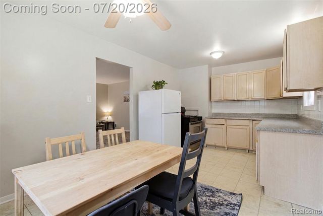 6579 N Highland Street, Dearborn Heights, MI 48127