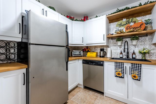 9930 Pineapple Tree Drive 202, Boynton Beach, FL 33436