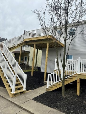 23 Mainsgate St, Ingram, PA 15205