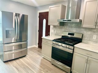 23 Mainsgate St, Ingram, PA 15205