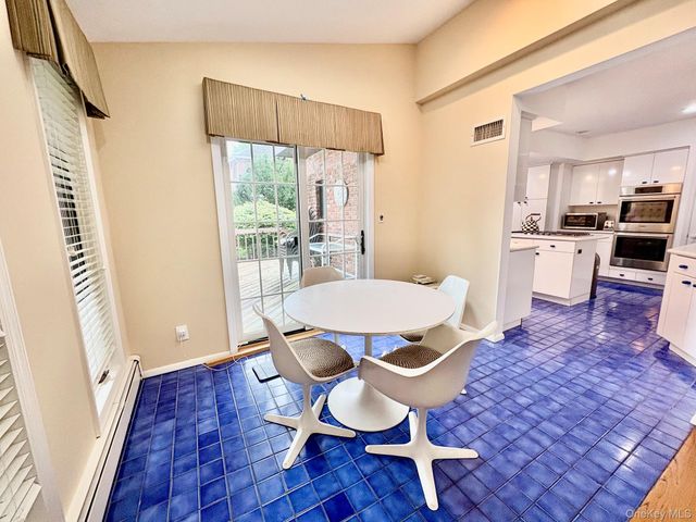 11 Andover Lane, Manhasset, NY 11030