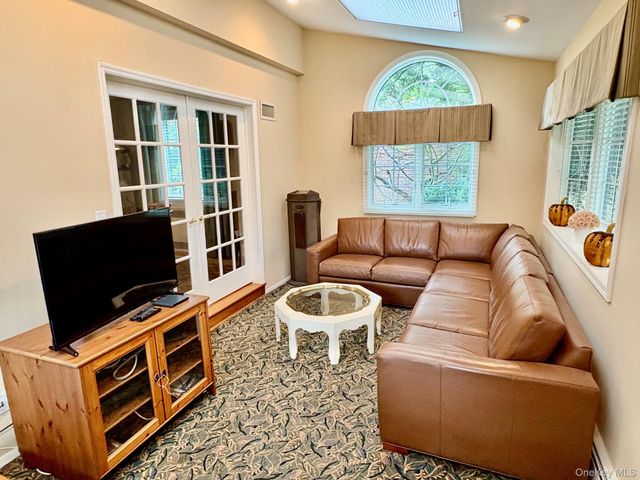 11 Andover Lane, Manhasset, NY 11030