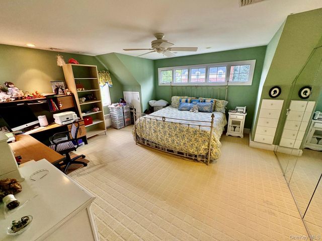 11 Andover Lane, Manhasset, NY 11030
