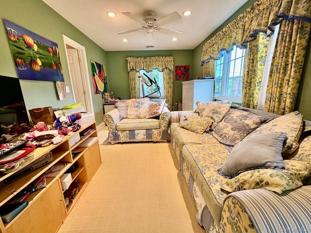 11 Andover Lane, Manhasset, NY 11030