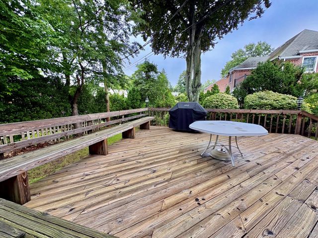 11 Andover Lane, Manhasset, NY 11030