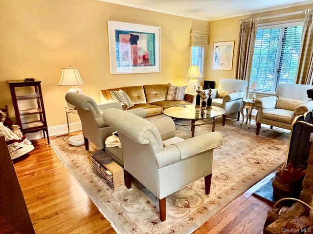 11 Andover Lane, Manhasset, NY 11030