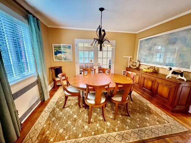 11 Andover Lane, Manhasset, NY 11030