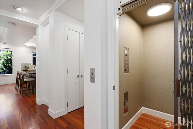 719 Harvard Avenue E, Seattle, WA 98102
