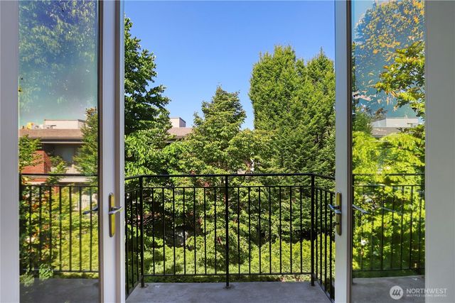 719 Harvard Avenue E, Seattle, WA 98102