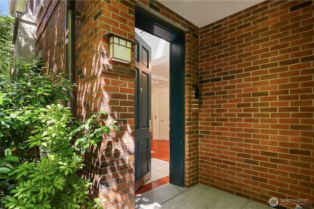 719 Harvard Avenue E, Seattle, WA 98102