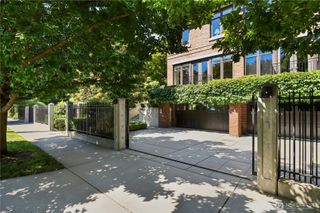 719 Harvard Avenue E, Seattle, WA 98102