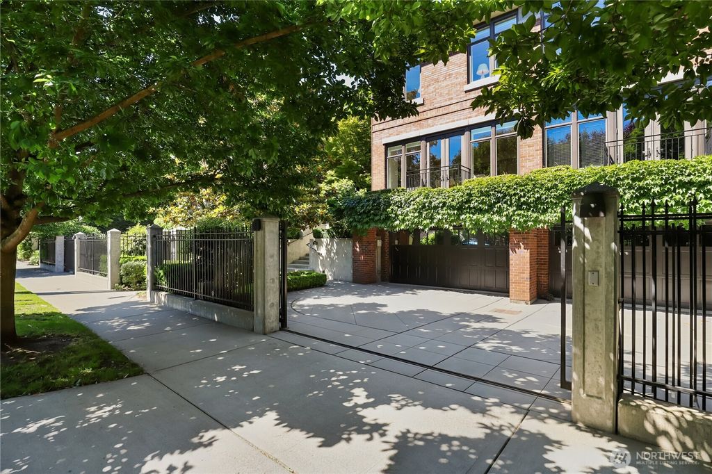 719 Harvard Avenue E, Seattle, WA 98102