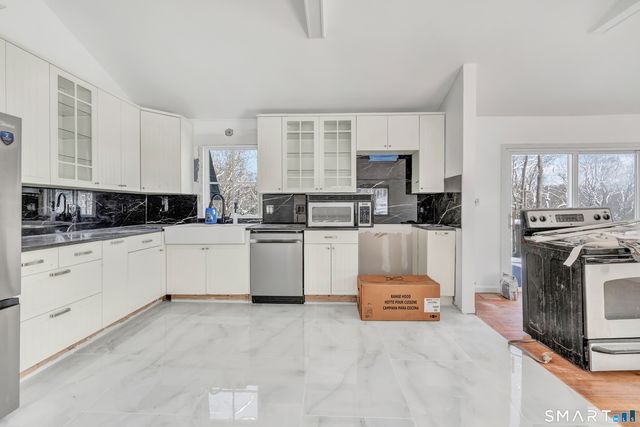 17 Stage Road, Brookfield, CT 06804