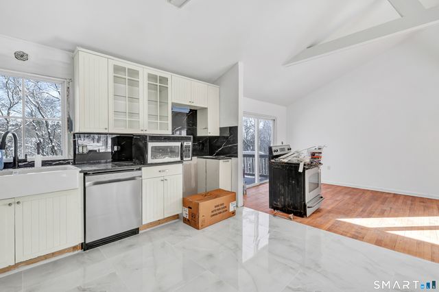 17 Stage Road, Brookfield, CT 06804
