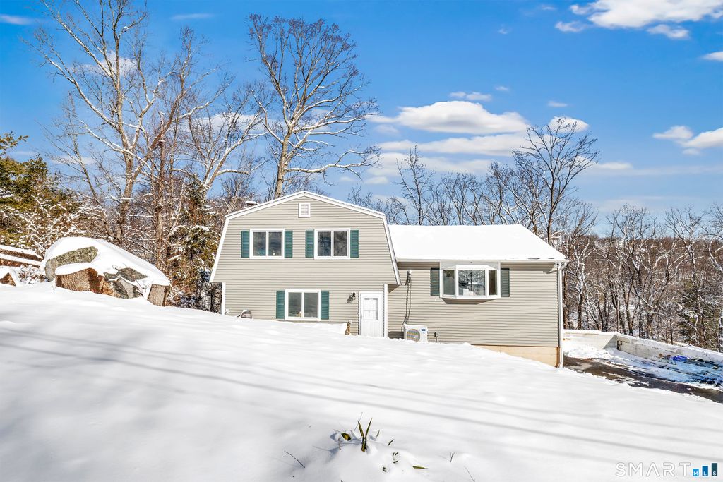 17 Stage Road, Brookfield, CT 06804