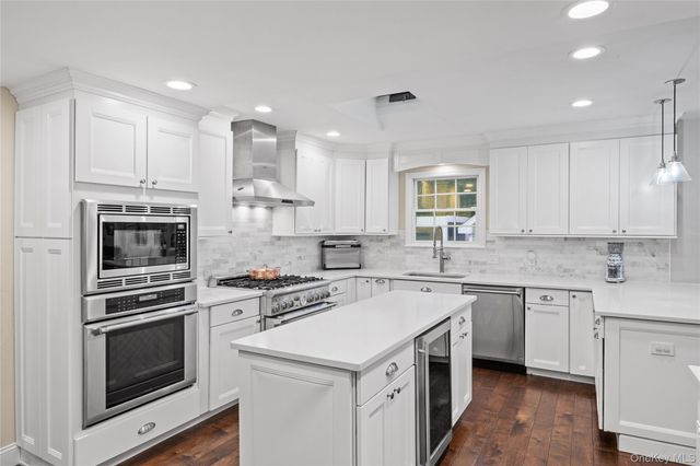 152 Bay Drive, Massapequa, NY 11758