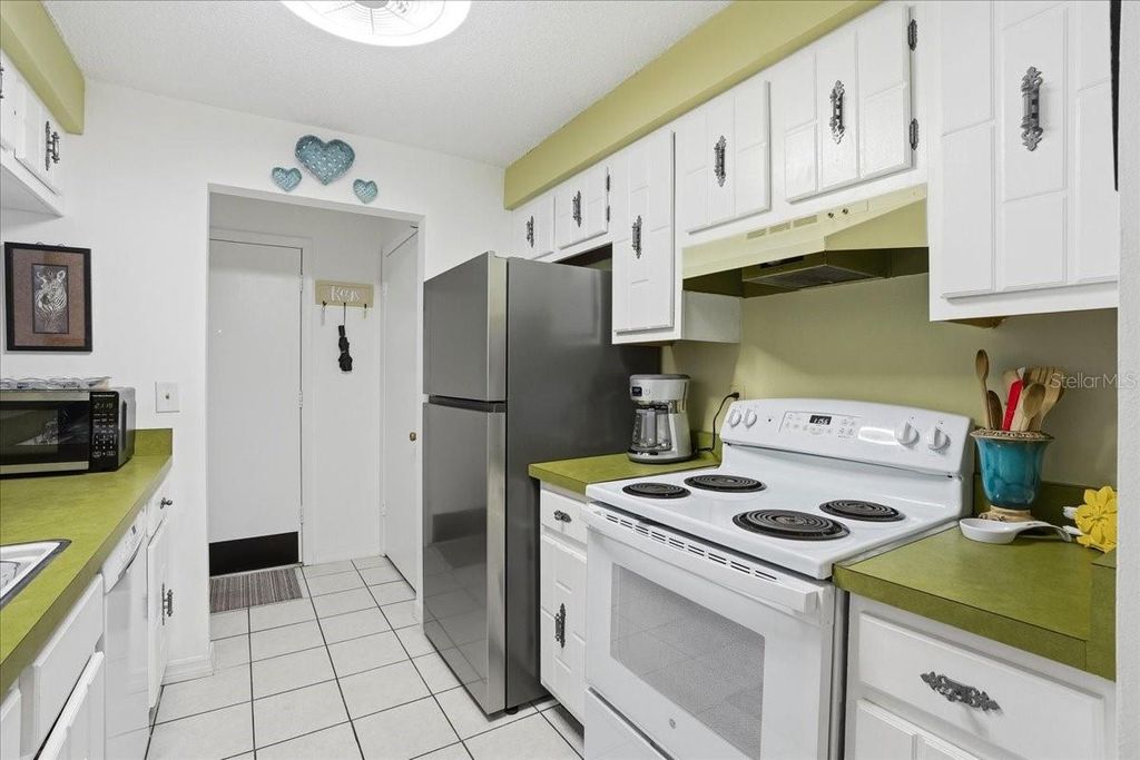 Image 11 of property listing at 22375 EDGEWATER DRIVE 256, Punta Gorda, FL 33980