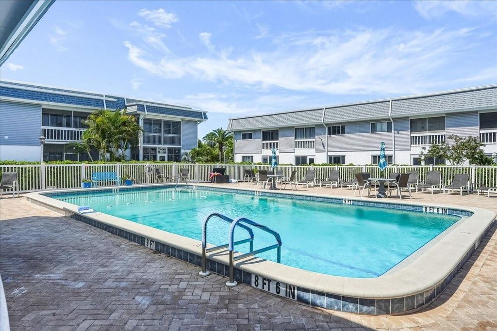 Image 19 of property listing at 22375 EDGEWATER DRIVE 256, Punta Gorda, FL 33980