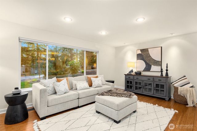 3410 NE 202nd Street, Lake Forest Park, WA 98155