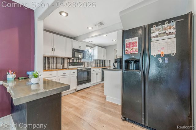 22000 Fresard Street, St. Clair Shores, MI 48080