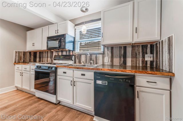 22000 Fresard Street, St. Clair Shores, MI 48080