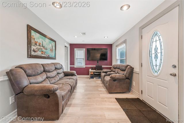 22000 Fresard Street, St. Clair Shores, MI 48080