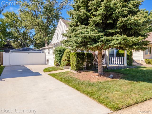 22000 Fresard Street, St. Clair Shores, MI 48080