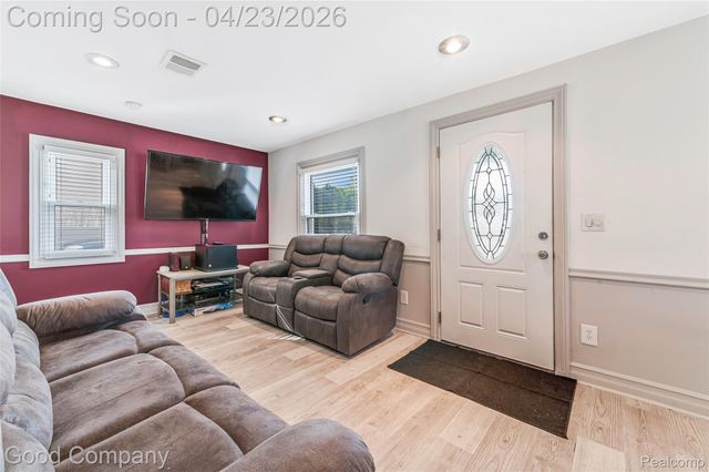 22000 Fresard Street, St. Clair Shores, MI 48080