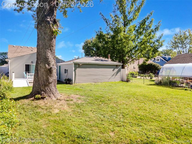 22000 Fresard Street, St. Clair Shores, MI 48080