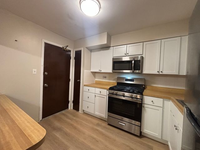 9546 Dee Road 1F, Des Plaines, IL 60016