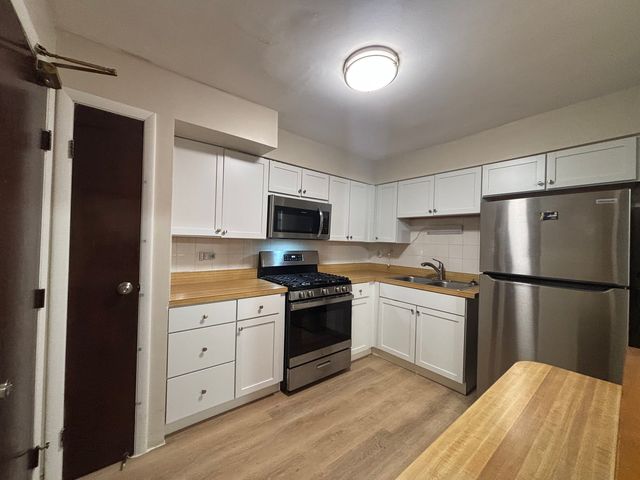 9546 Dee Road 1F, Des Plaines, IL 60016