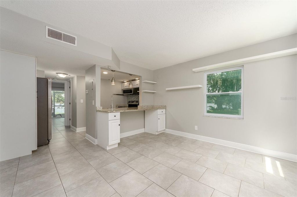 Image 4 of property listing at 7246 E BANK DRIVE 106, Tampa, FL 33617
