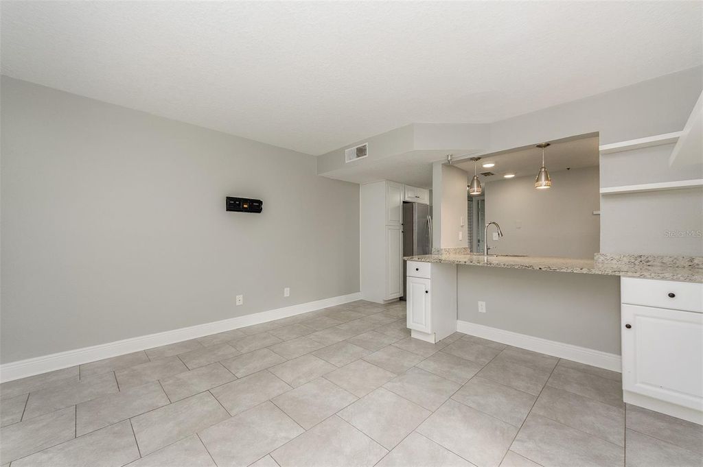 Image 5 of property listing at 7246 E BANK DRIVE 106, Tampa, FL 33617