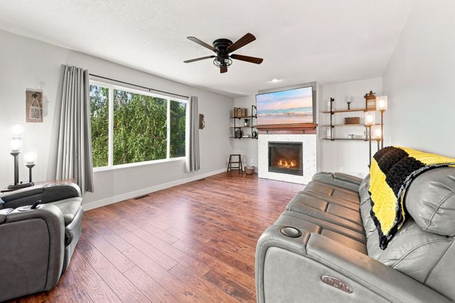 497 Morning Dove Boulevard, Pleasant Hill, IA 50327