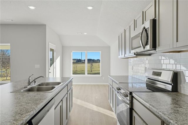 637 W Bluebird Street, Gardner, KS 66030