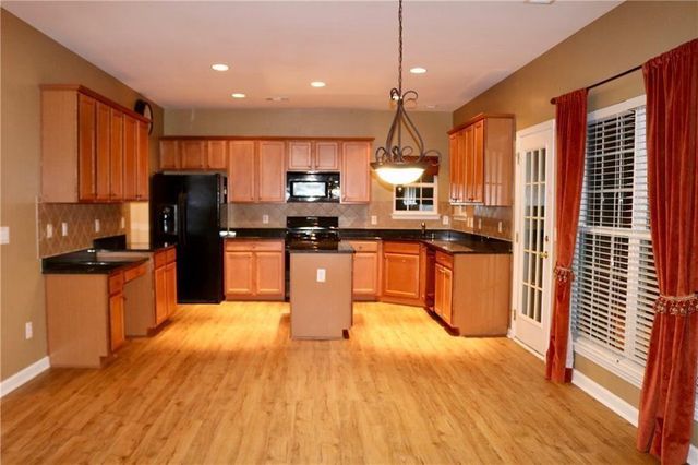 607 Hidden Close, Woodstock, GA 30188