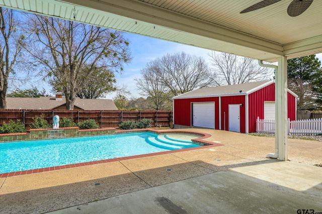 10624 Russell DR, Chandler, TX 75758