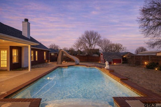 10624 Russell DR, Chandler, TX 75758