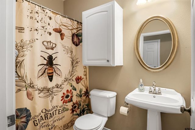 10624 Russell DR, Chandler, TX 75758