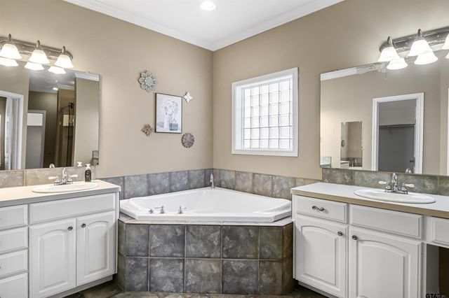 10624 Russell DR, Chandler, TX 75758