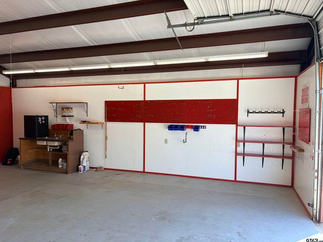 10624 Russell DR, Chandler, TX 75758
