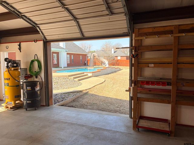 10624 Russell DR, Chandler, TX 75758