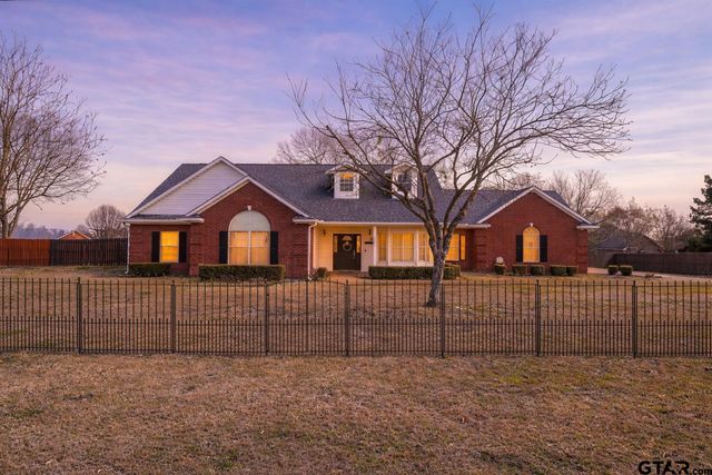 10624 Russell DR, Chandler, TX 75758
