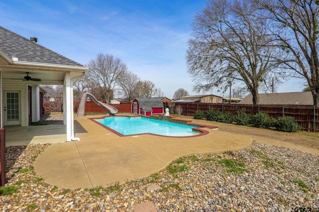 10624 Russell DR, Chandler, TX 75758