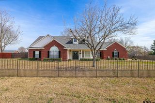 10624 Russell DR, Chandler, TX 75758