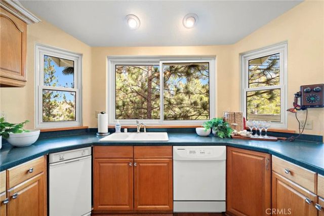 180 Grass Valley, Lake Arrowhead, CA 92352