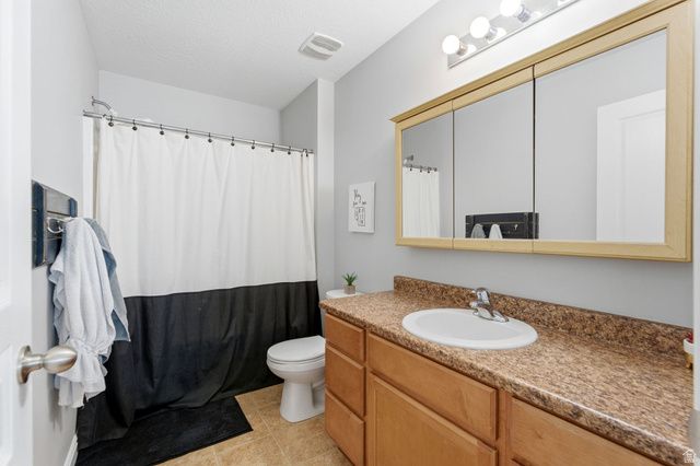 7118 S GREENSAND DR, West Jordan, UT 84084